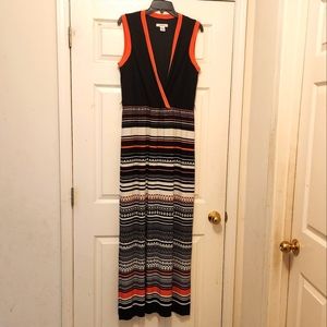 Sleeveless maxi dress, belt missing